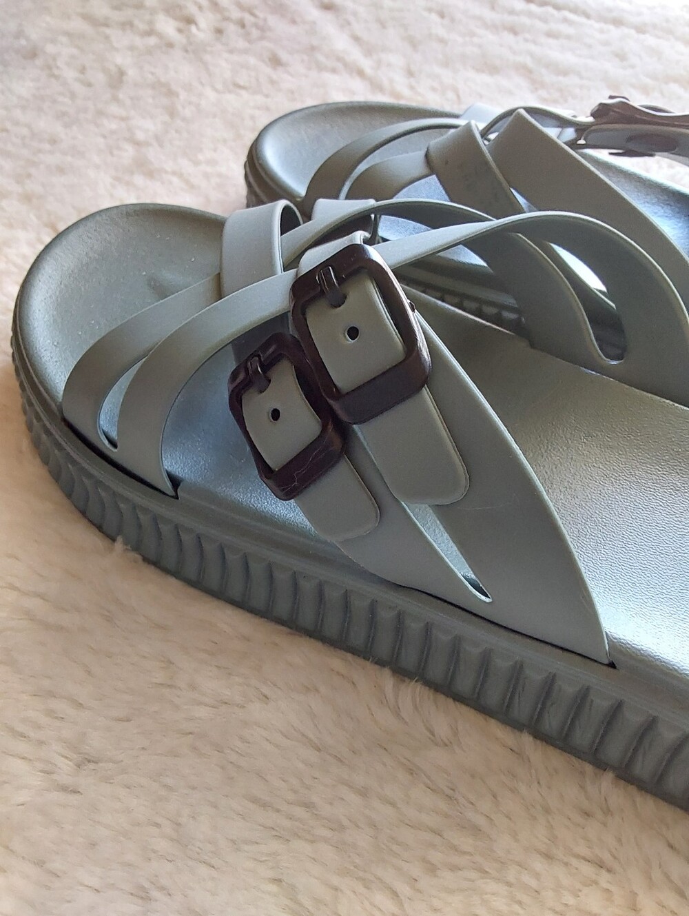 🌺 NWT Kenichan Gray-blue Crisscross Buckle Slide Sandals - Picture 6 of 6